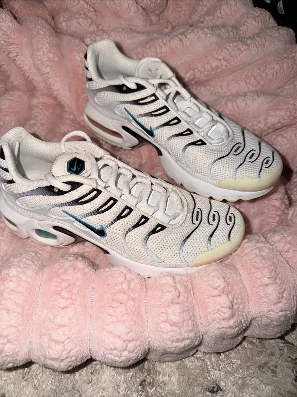 Nike Air Max Plus TN White Black Teal Sneakers Youth 5Y / Women’s 6.5 - Picture 2 of 2